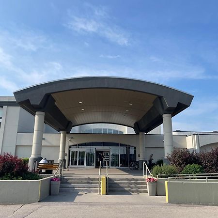 Victoria Inn Hotel And Convention Center Winnipeg Exterior photo